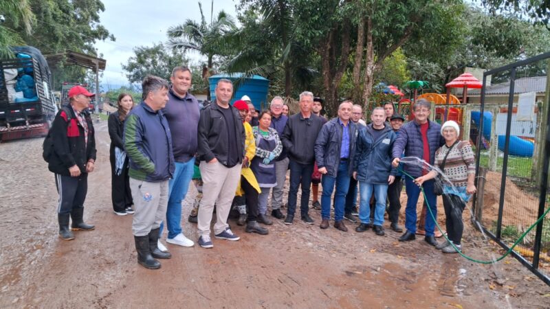 CAPÃO DA CANOA: Corsan entrega em Arroio Teixeira nova rede de água que beneficia 200 famílias