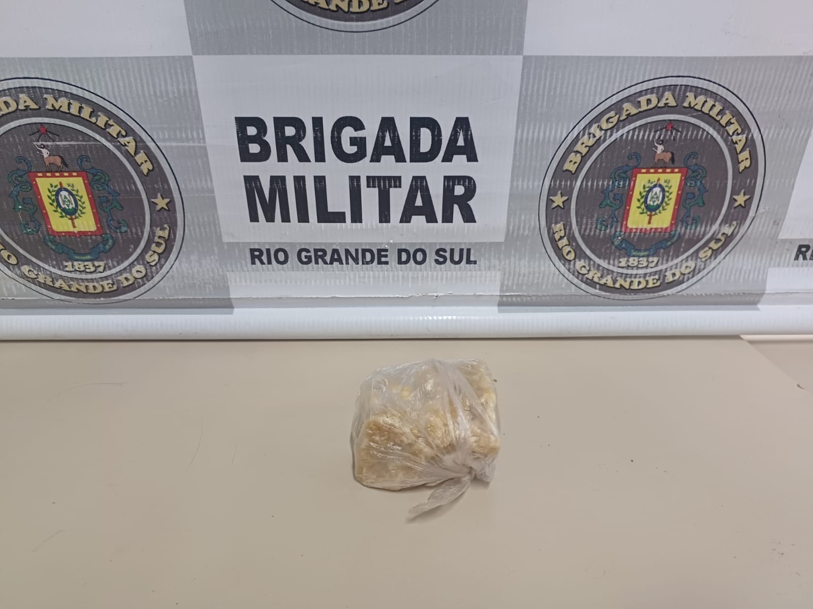 BM prende duas pessoas por tráfico de drogas no Litoral Norte