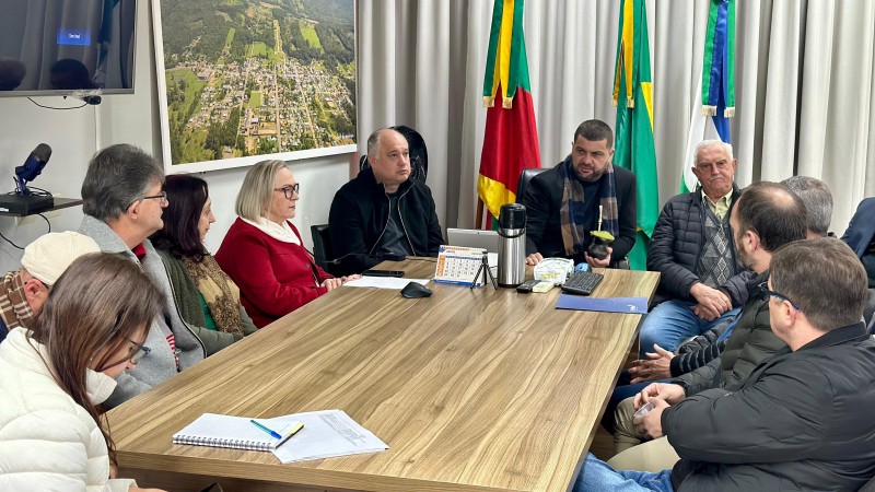 Secretaria da Saúde e prefeitos do litoral norte debatem serviços e atendimentos no Hospital Santa Luzia