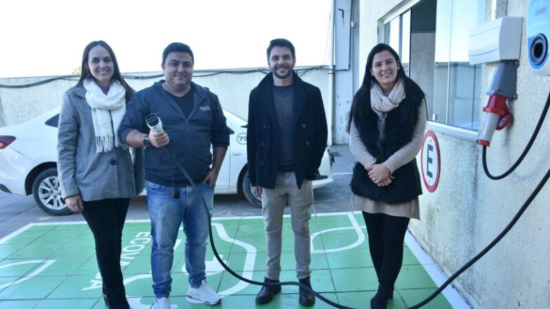 SECRETARIA MUNICIPAL DE EDUCAÇÃO DE IMBÉ INSTALA ESTAÇÃO DE CARREGAMENTO PARA CARRO ELÉTRICO