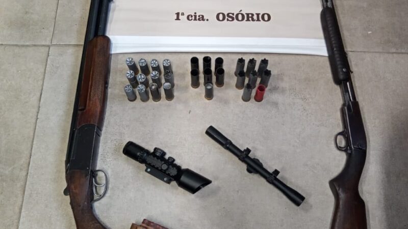 Homem foragido é preso com armas em Maquiné