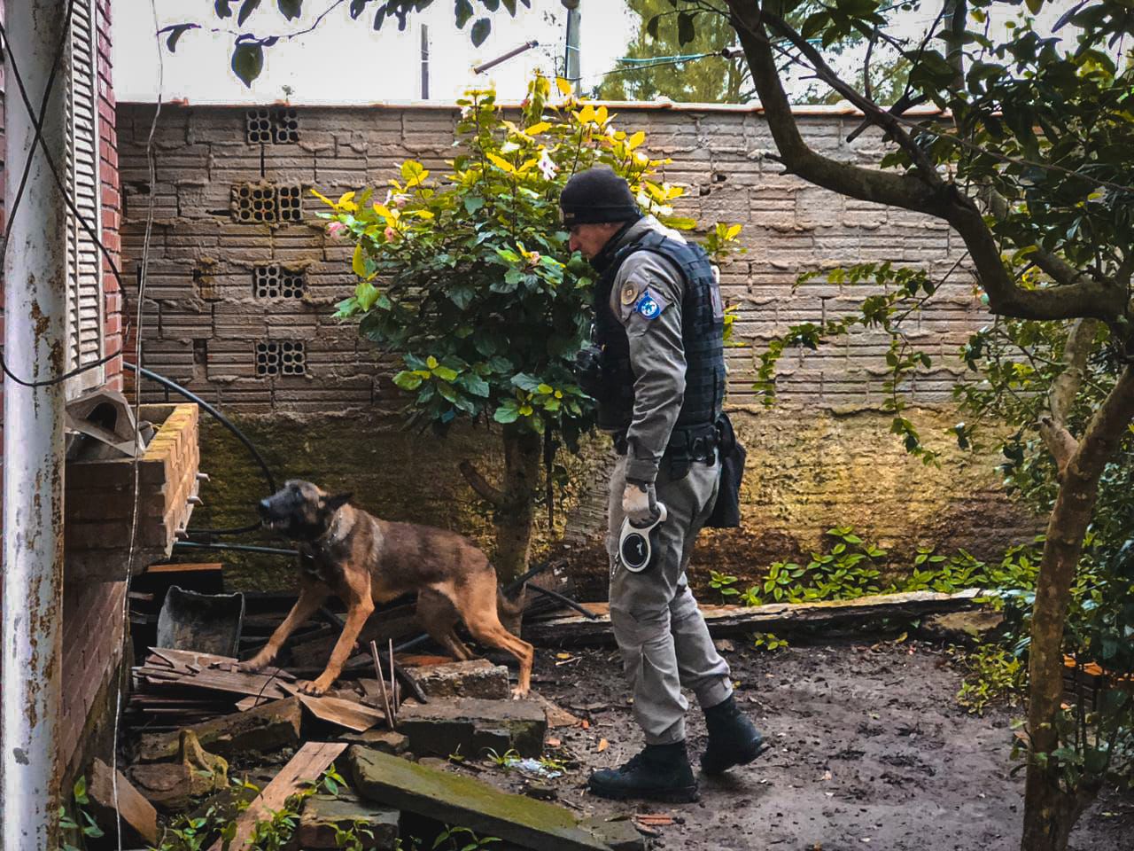 BM e PC cumprem mandados em Palmares do Sul