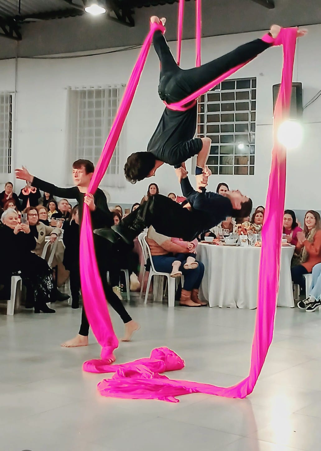 Grupo de dança da Apae de Osório emociona público do 10º Festival dos Caldos