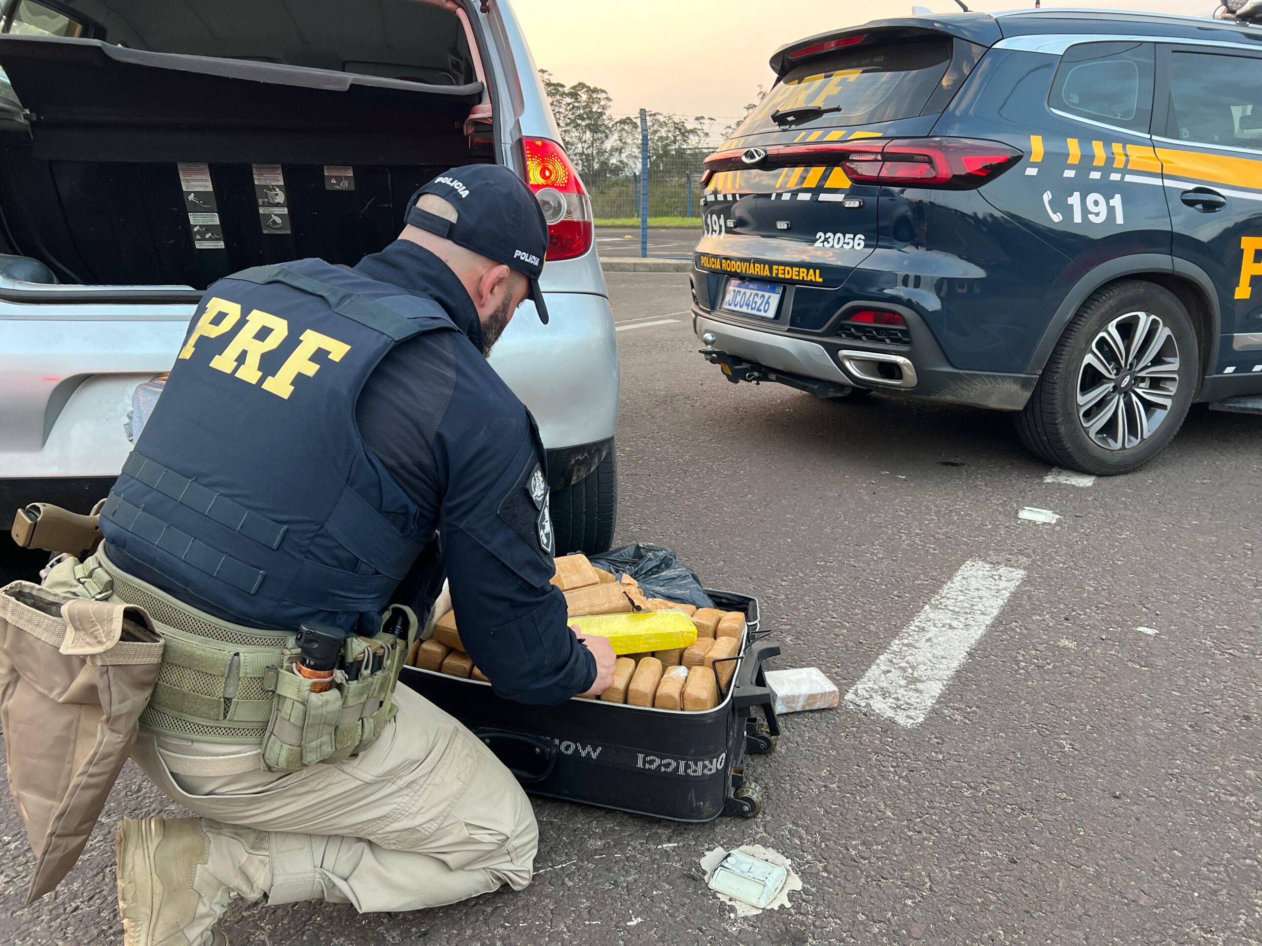 PRF prende dois homens com 44 kg de maconha em Torres