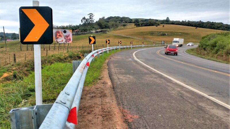 EGR reforçou a sinalização e segurança em uma curva acentuada da ERS-474