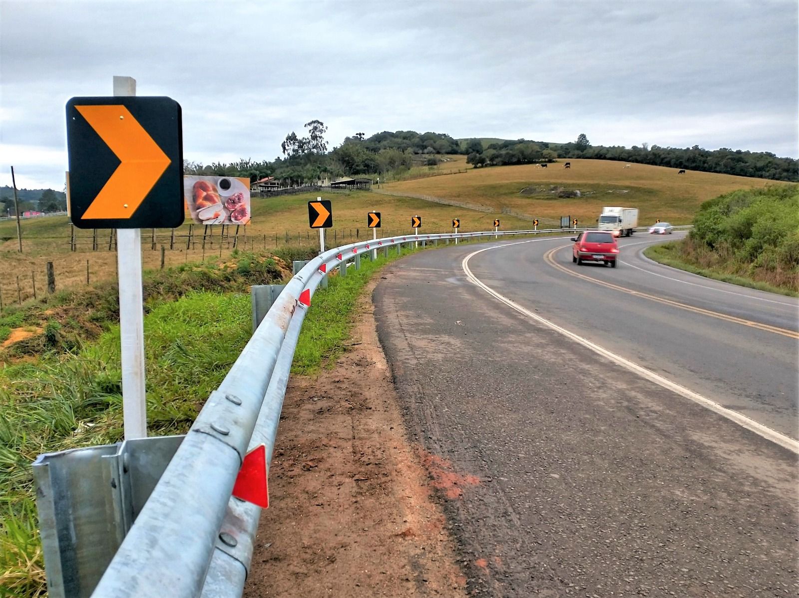 EGR reforçou a sinalização e segurança em uma curva acentuada da ERS-474