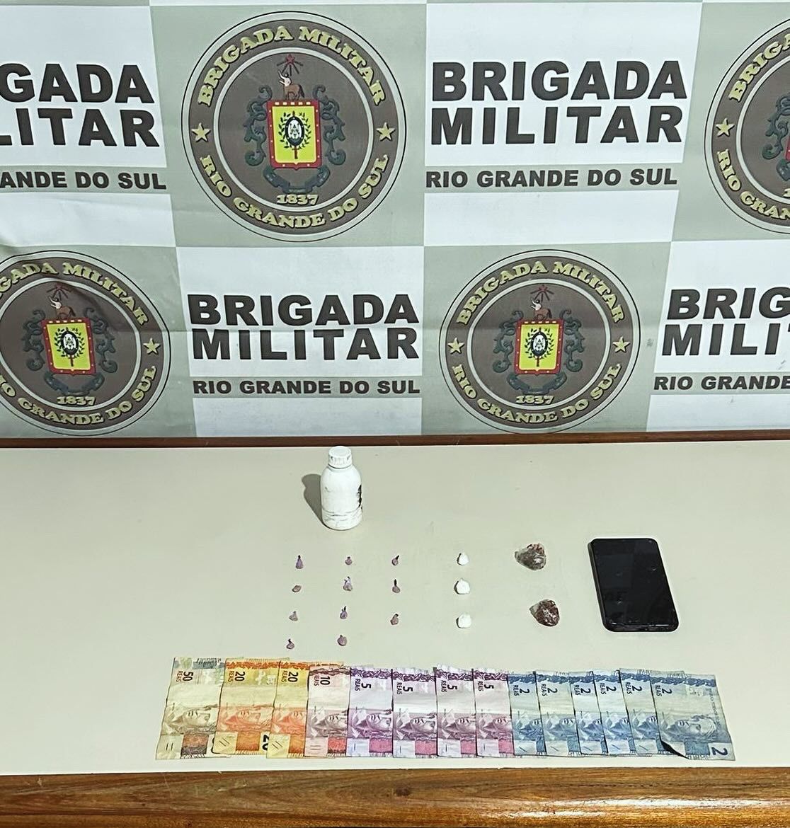 BM prende dois homens por tráfico de drogas na área do 2º BPAT