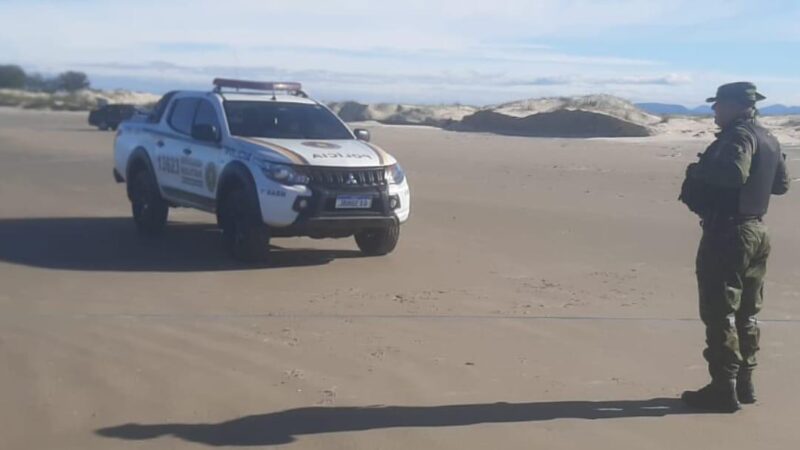 Brigada Militar prende homem por pesca ilegal na beira mar em Capão da Canoa