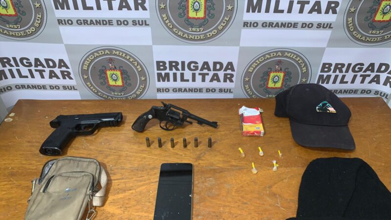 BM prende mulher com armas ostentadas em redes sociais em Cidreira