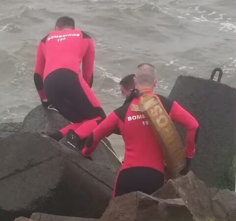 Corpo de pescador desaparecido há 8 dias após embarcação naufragar é encontrado em SC