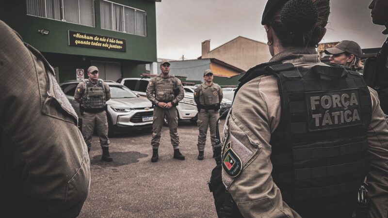 Brigada Militar prende três homens por tráfico de drogas em Tramandaí