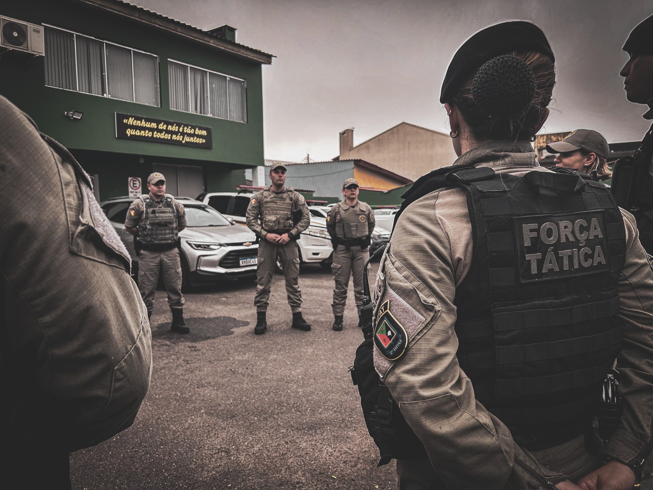 Brigada Militar prende três homens por tráfico de drogas em Tramandaí