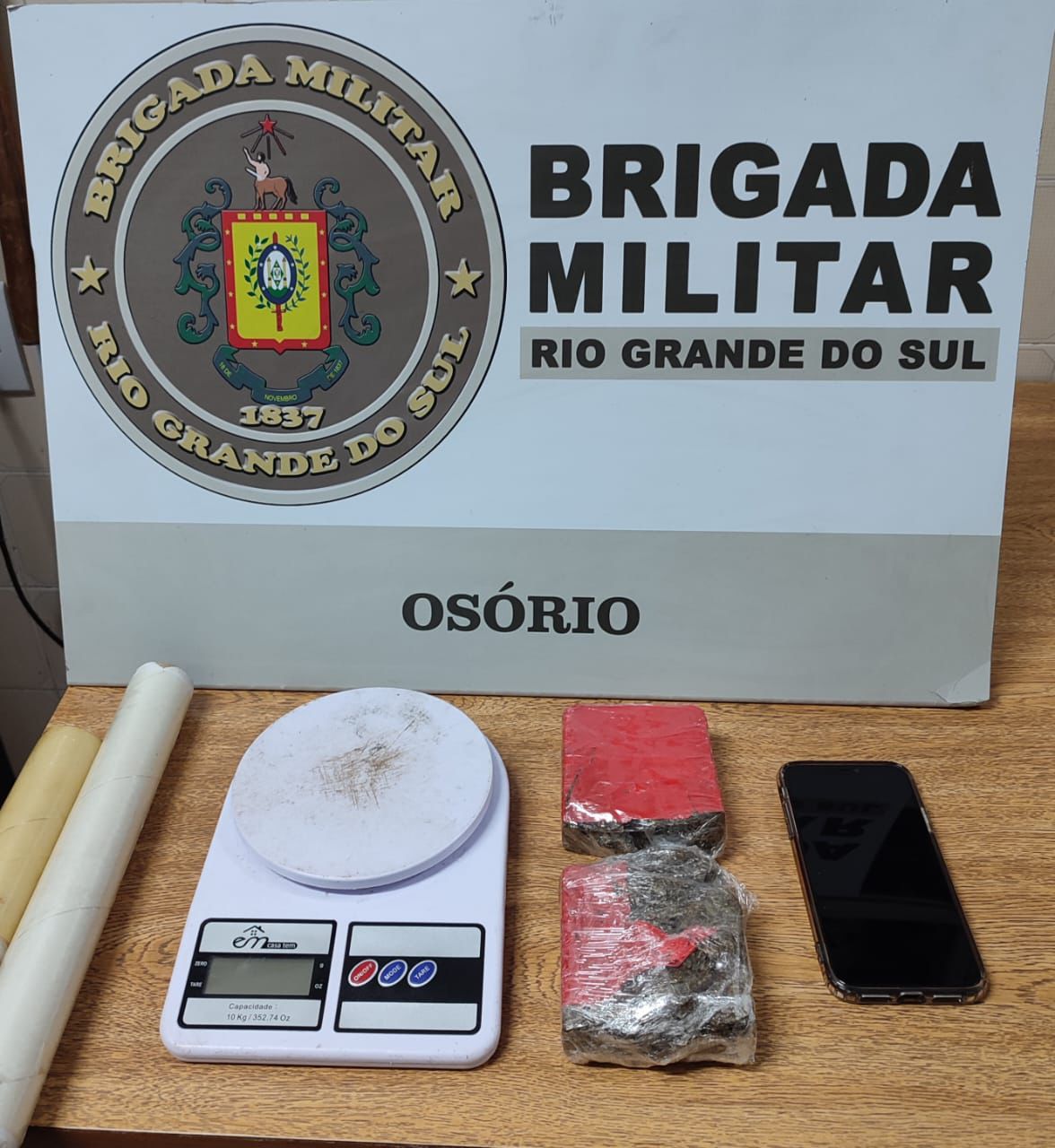 Dupla é presa com drogas em Atlântida Sul