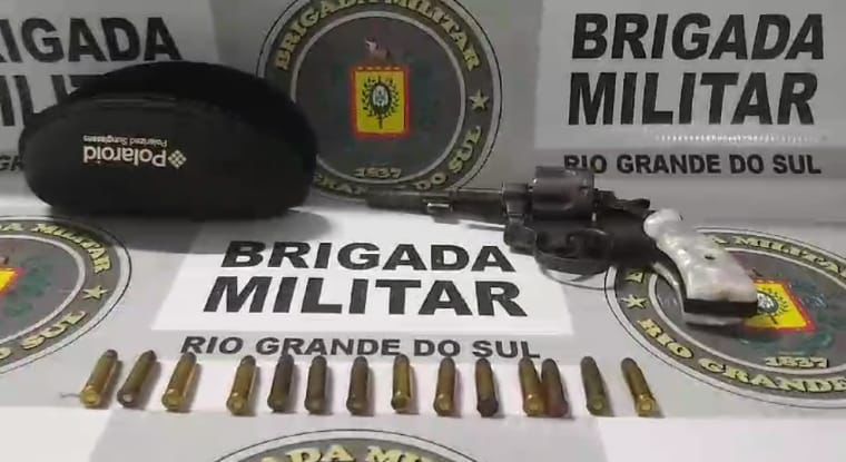 Brigada Militar prende homem e apreende arma de fogo e munições em Imbé