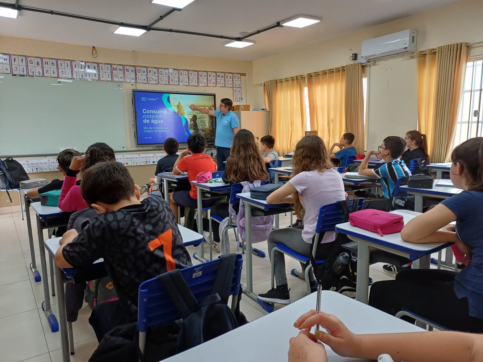 Programa de voluntariado da Corsan leva atividades de educação ambiental a escolas de Capão da Canoa