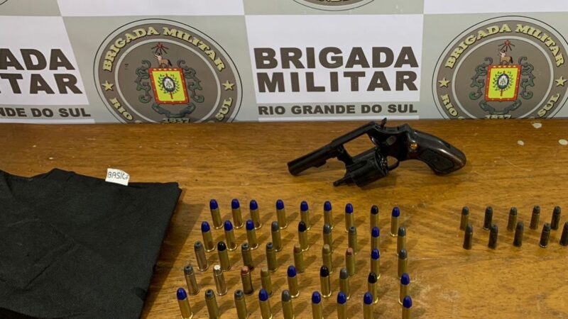 Homem é preso por porte ilegal de arma de fogo e adulteração de sinal identificador em veículo no Litoral Norte