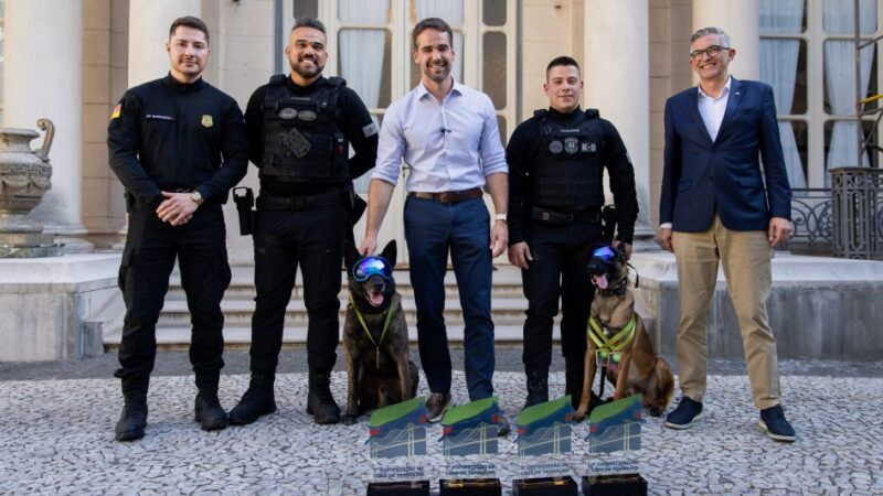 Governador recebe cães de trabalho da Polícia Penal premiados em competição internacional