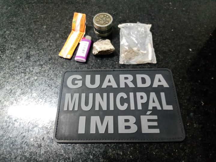 HOMEM É DETIDO COM DROGAS PELA GUARDA MUNICIPAL