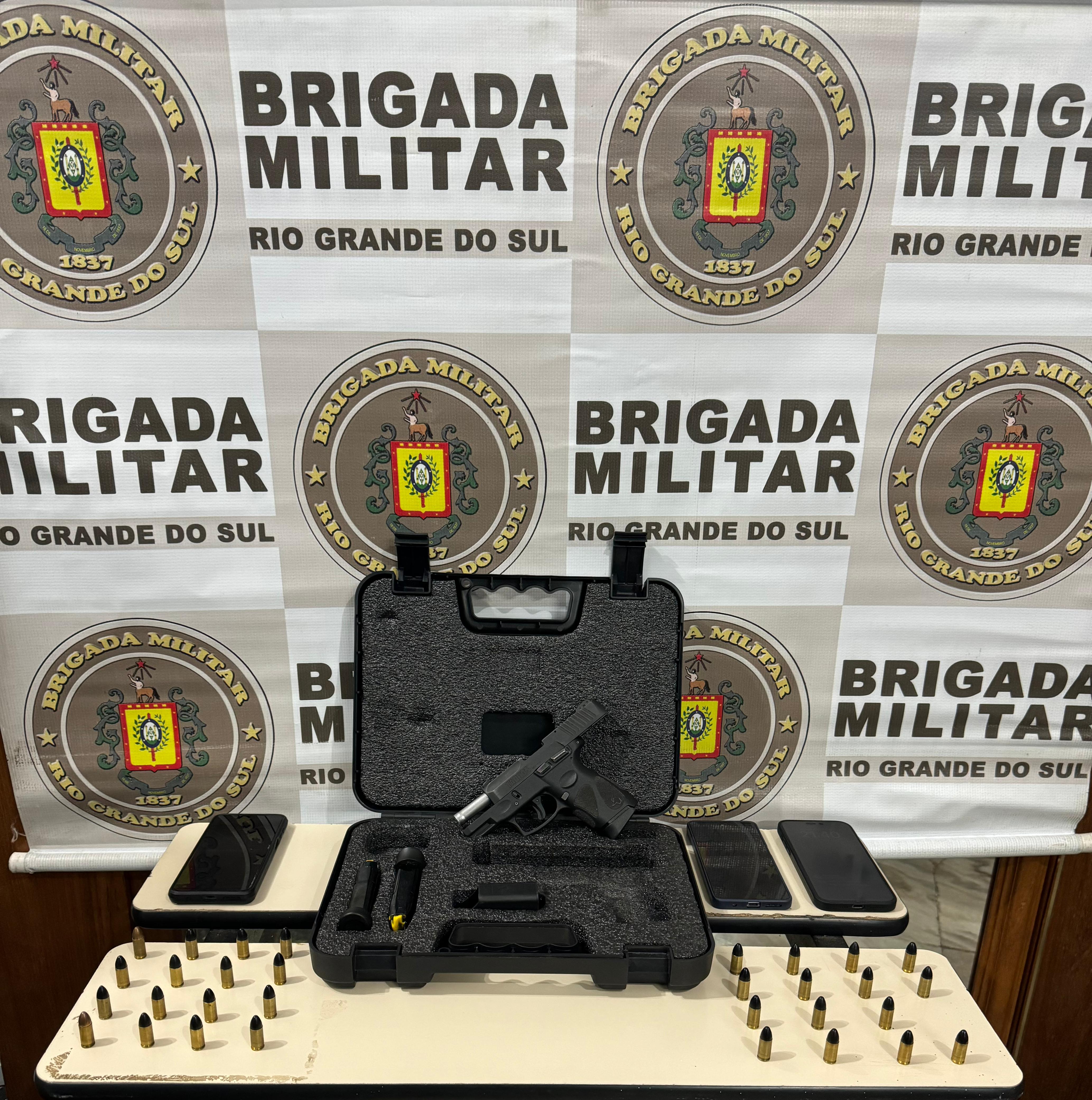 BM apreende pistola anunciada para venda em rede social no município de Osório