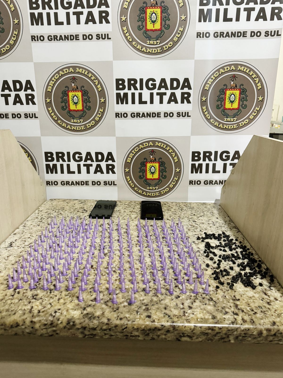 BM apreende duas menores com mais de 400 porções de drogas em Santo Antônio da Patrulha