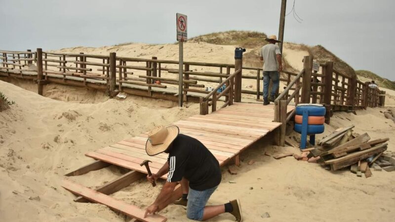 Prefeitura de Imbé inicia manutenção das passarelas de acesso à praia no centro da cidade