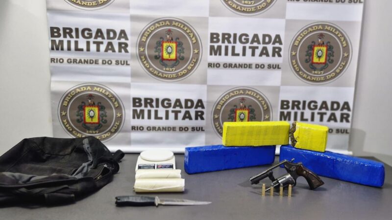 BM prende homem por tráfico de drogas, porte de arma de fogo e resistência, em Tramandaí