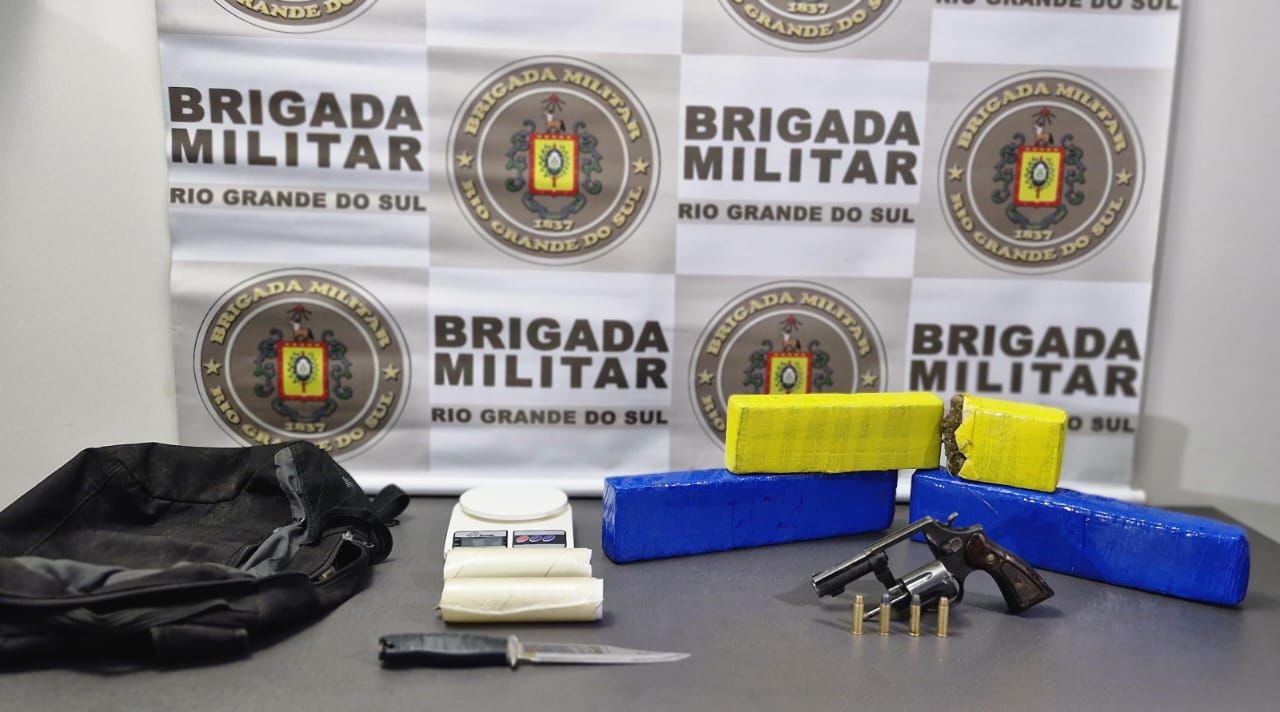 BM prende homem por tráfico de drogas, porte de arma de fogo e resistência, em Tramandaí