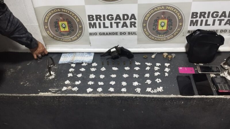 Ações em Capão da Canoa resultam em cinco prisões e apreensão de drogas e armas