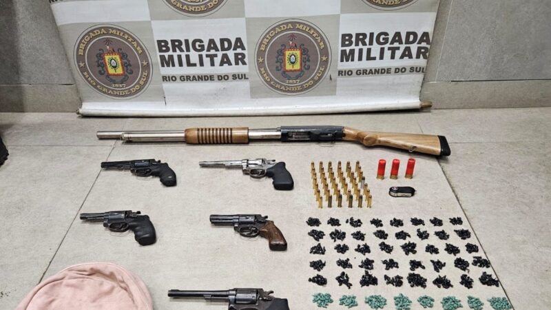 BM apreende sete armas e drogas na praia de Capão Novo em Capão da Canoa