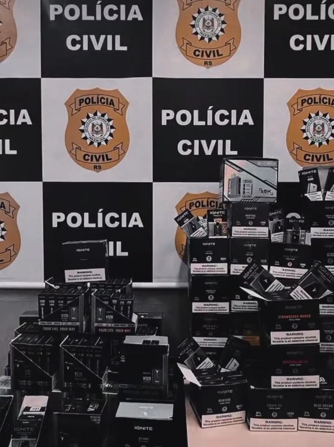 Polícia Civil apreende mais de 400 vapes em operação contra comércio ilegal em Capão da Canoa