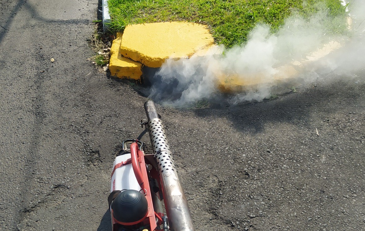 Vigilância sanitária de Osório realiza aplicação de fumacê para controle de insetos