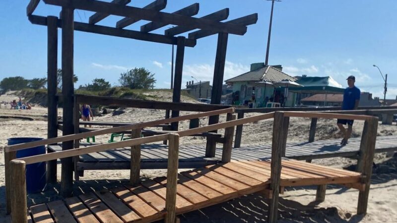 Secretaria de Obras conclui construção de nova passarela e revitaliza acessos à praia de Mariápolis