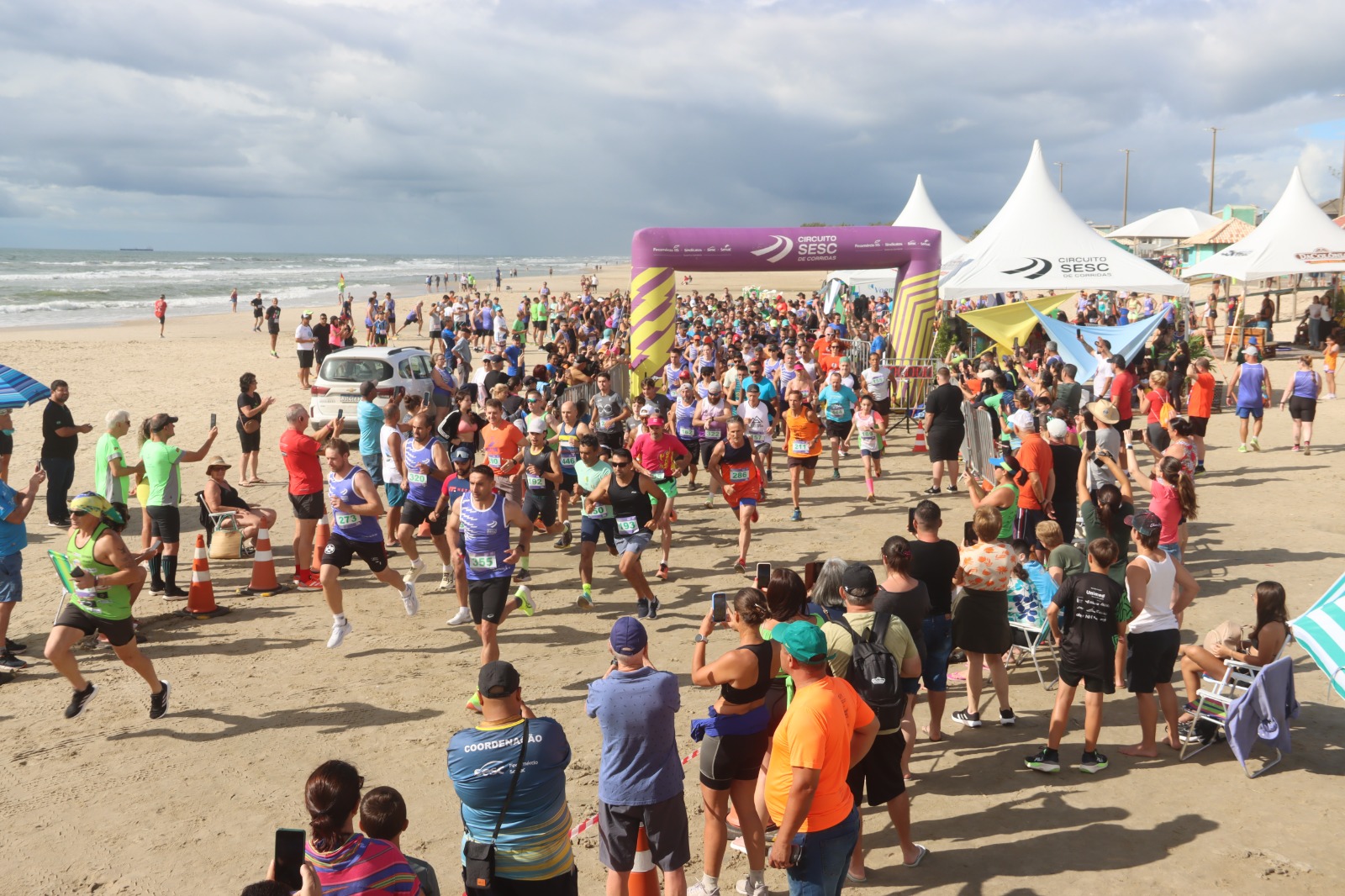 Cerca de 470 corredores participam da corrida de abertura do Circuito Sesc em Atlântida Sul