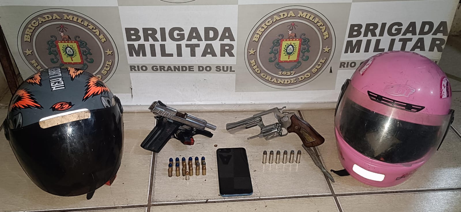 Dois homens são presos por porte ilegal de arma de fogo em Santo Antônio da Patrulha