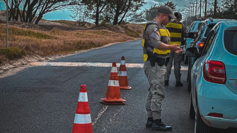 Intensificação do policiamento e barreiras de fiscalização de trânsito no Litoral Norte