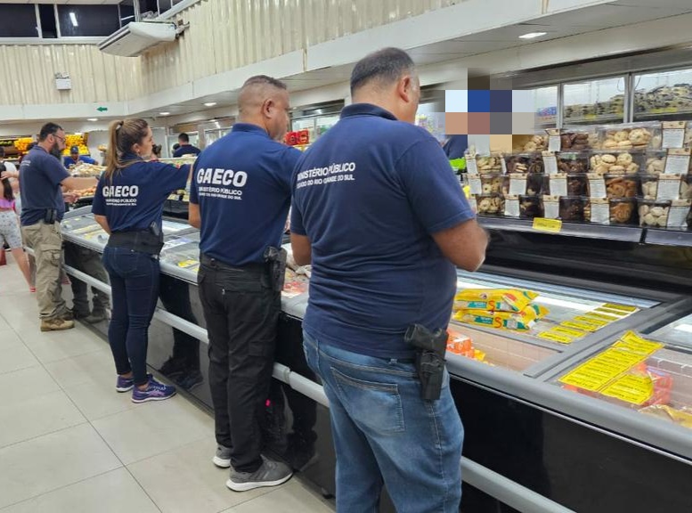 Três supermercados foram fiscalizados em Torres e apreendidos 700 quilos de alimentos impróprios para consumo