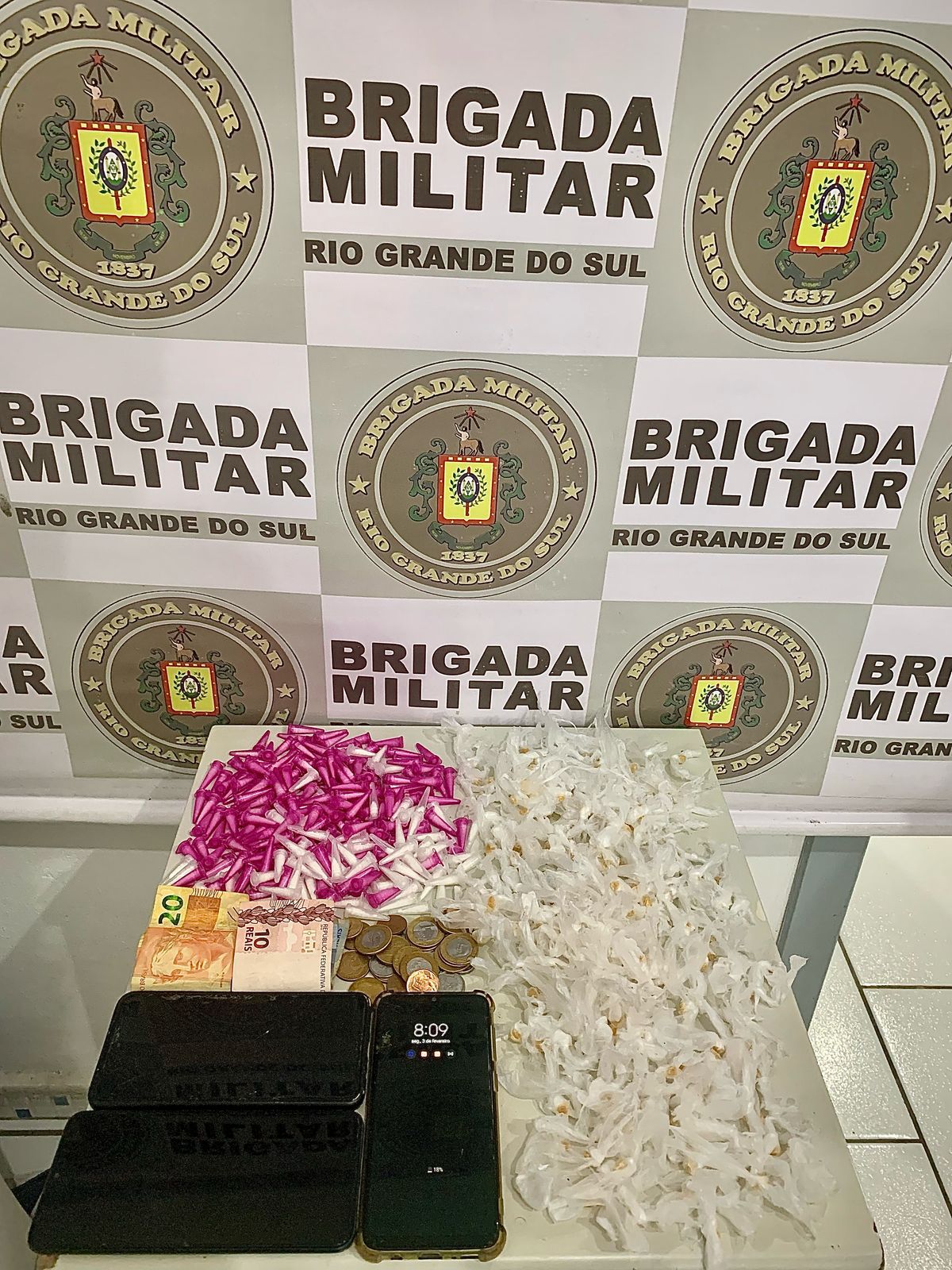 BM apreende mais de 490 porções de drogas e prende três pessoas em Cidreira