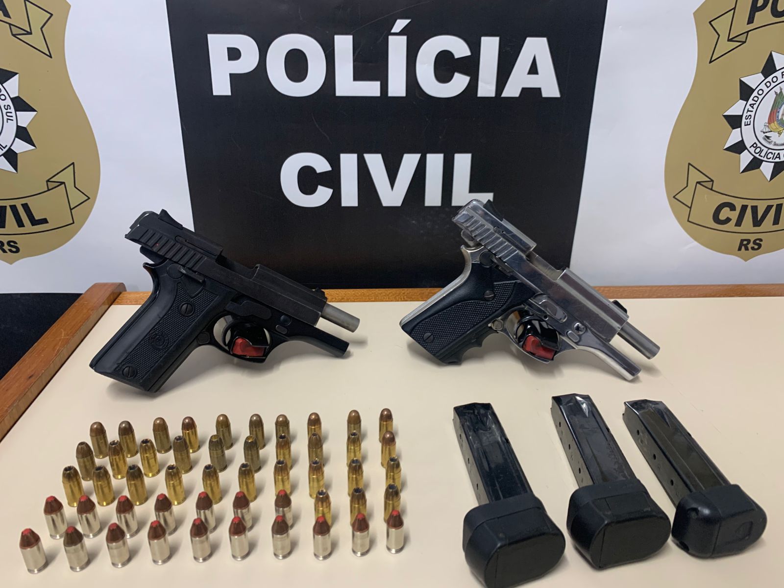 Polícia Civil prende liderança de facção, foragido da justiça, com armas de fogo