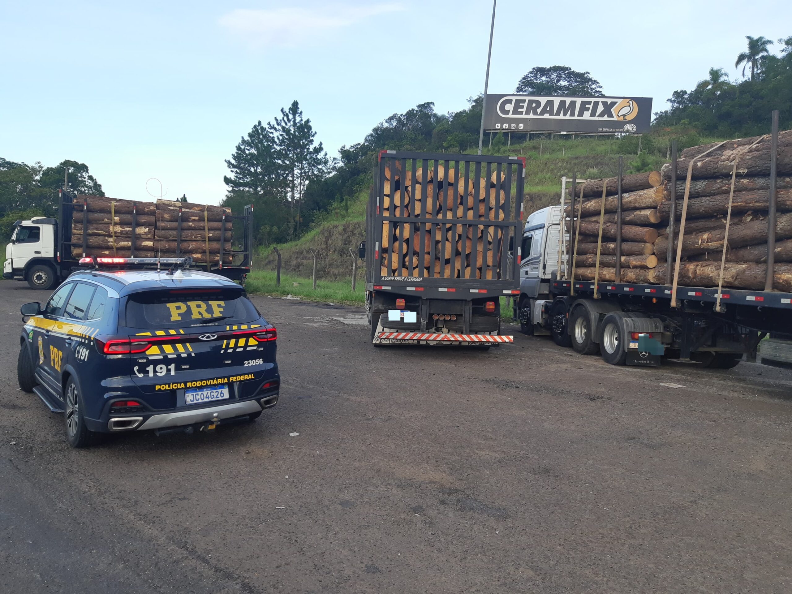 PRF flagra caminhão com quase 15 toneladas de excesso de peso na BR-101 