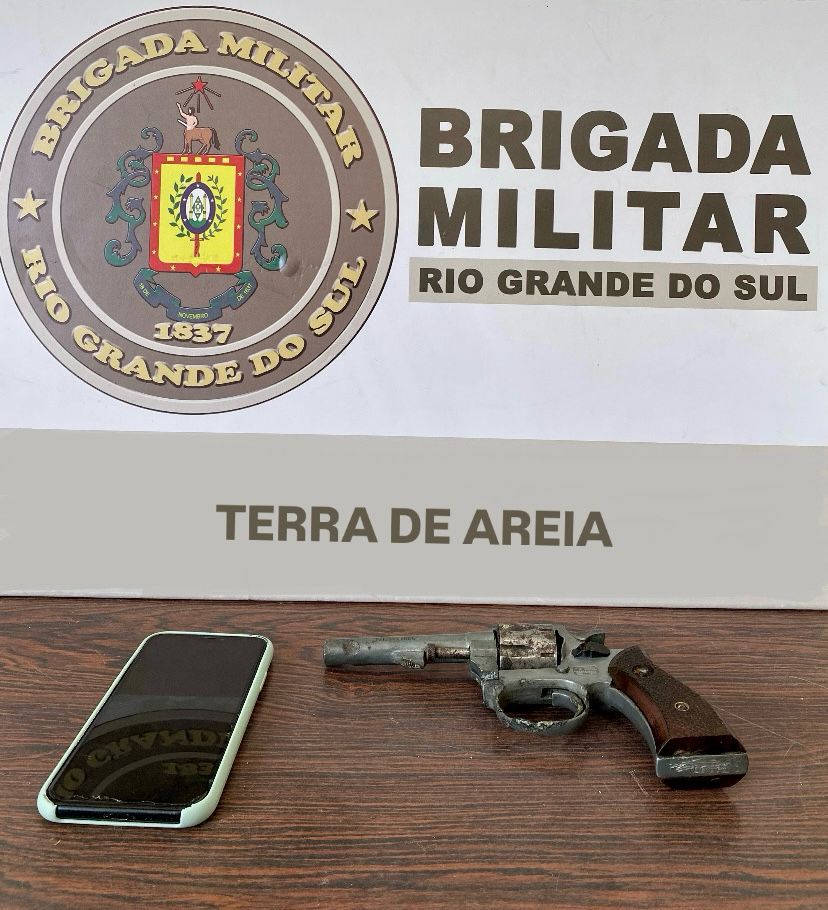 Brigada Militar recupera táxi roubado e apreende arma em Terra de Areia