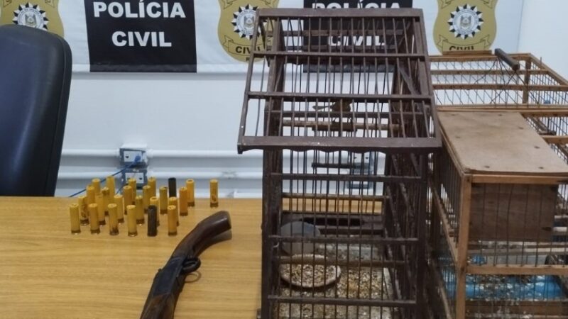 Polícia Civil prende homem em flagrante por porte ilegal de arma de fogo e crimes contra fauna em Balneário Pinhal