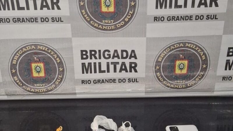 Brigada Militar apreende adolescente por tráfico de drogas em Imbé