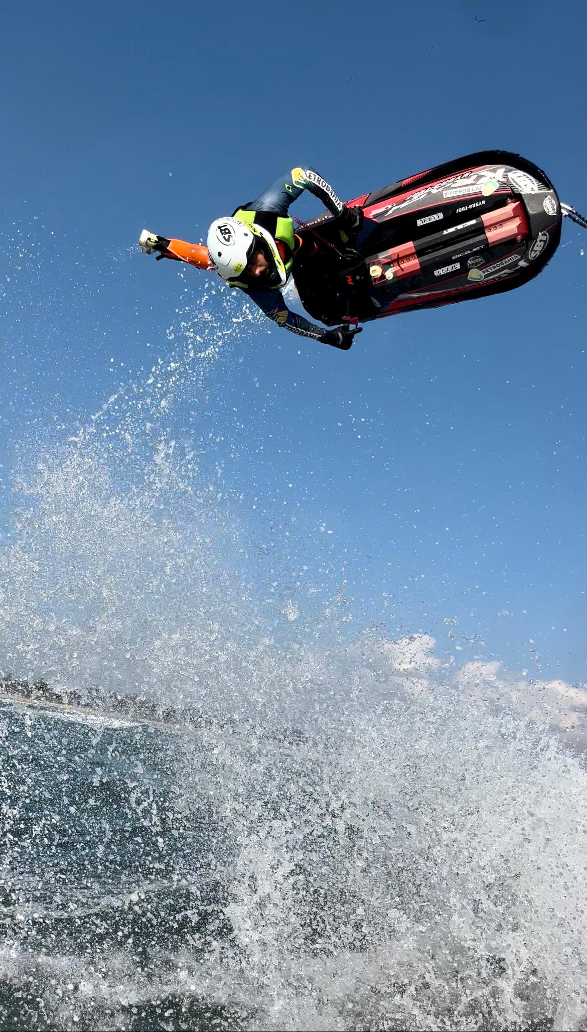 Campeonato Sul-Americano Krash Jet Waves movimenta Xangri-Lá com adrenalina e grandes nomes do jet ski freeride