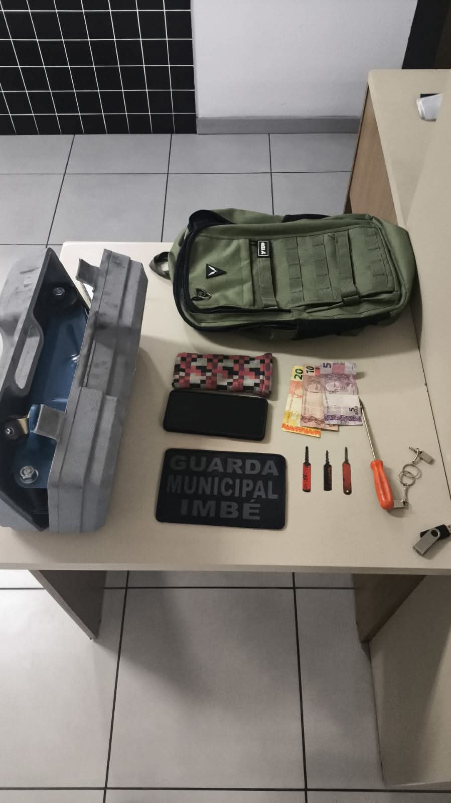 Guarda Municipal de Imbé prende homem por arrombamento de veículos no Centro