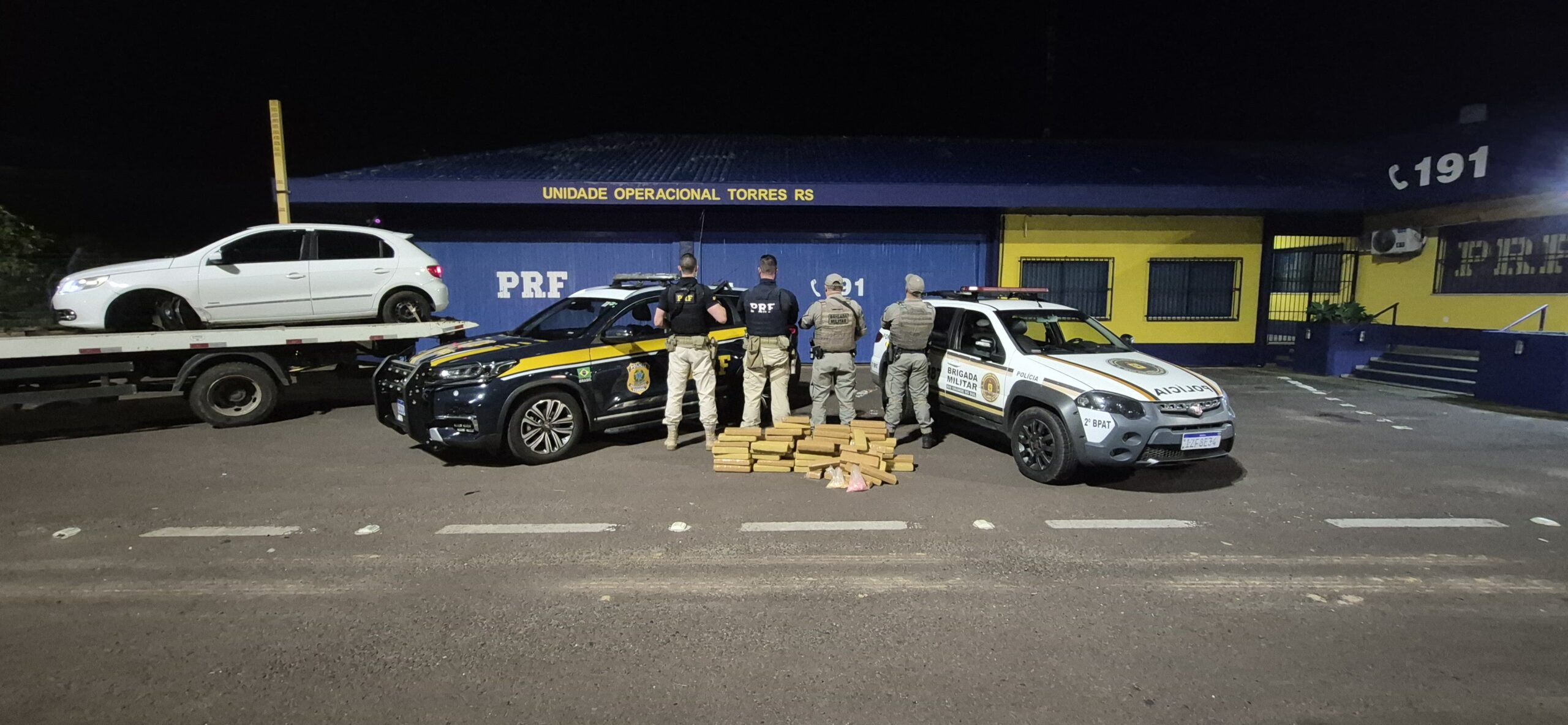 PRF e BM prende homem com maconha e ecstasy em carro após fuga em Torres