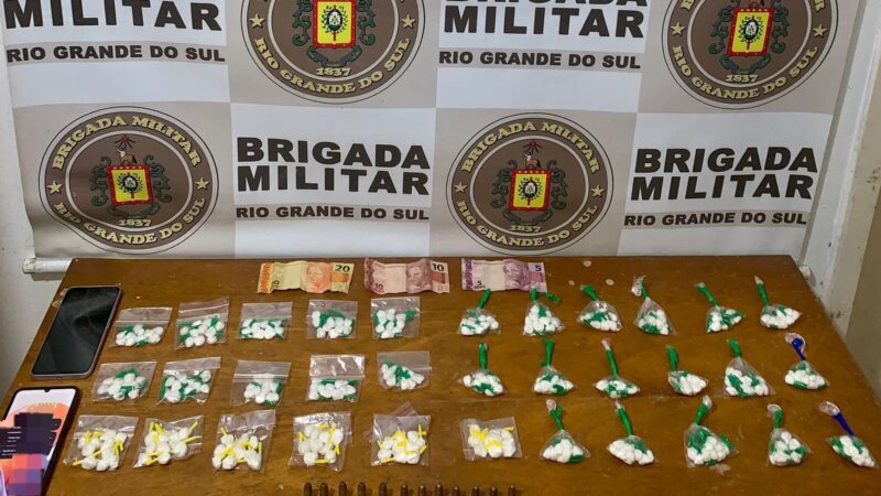 Dupla tenta fugir de abordagem e é presa com drogas em Cidreira