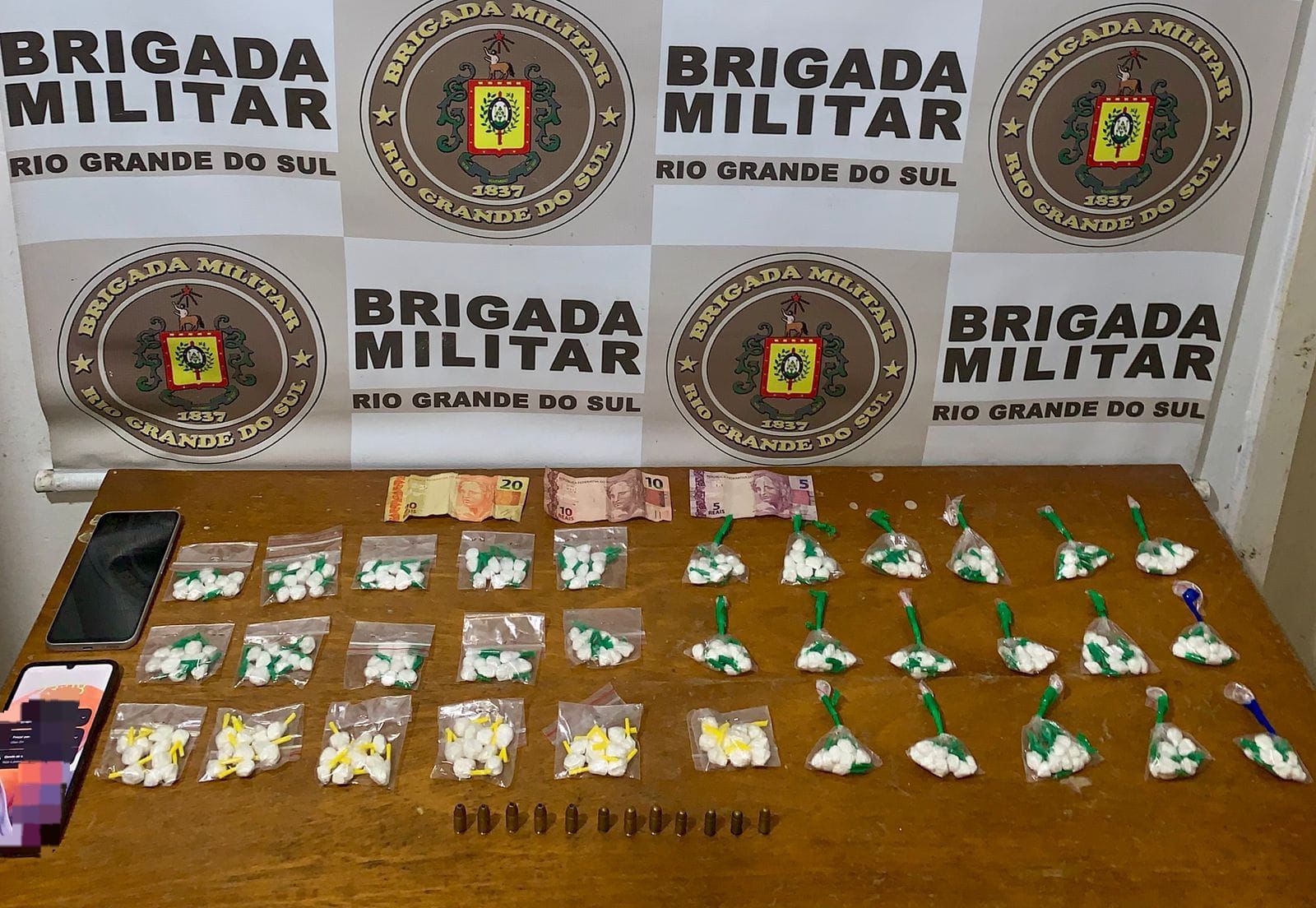 Dupla tenta fugir de abordagem e é presa com drogas em Cidreira