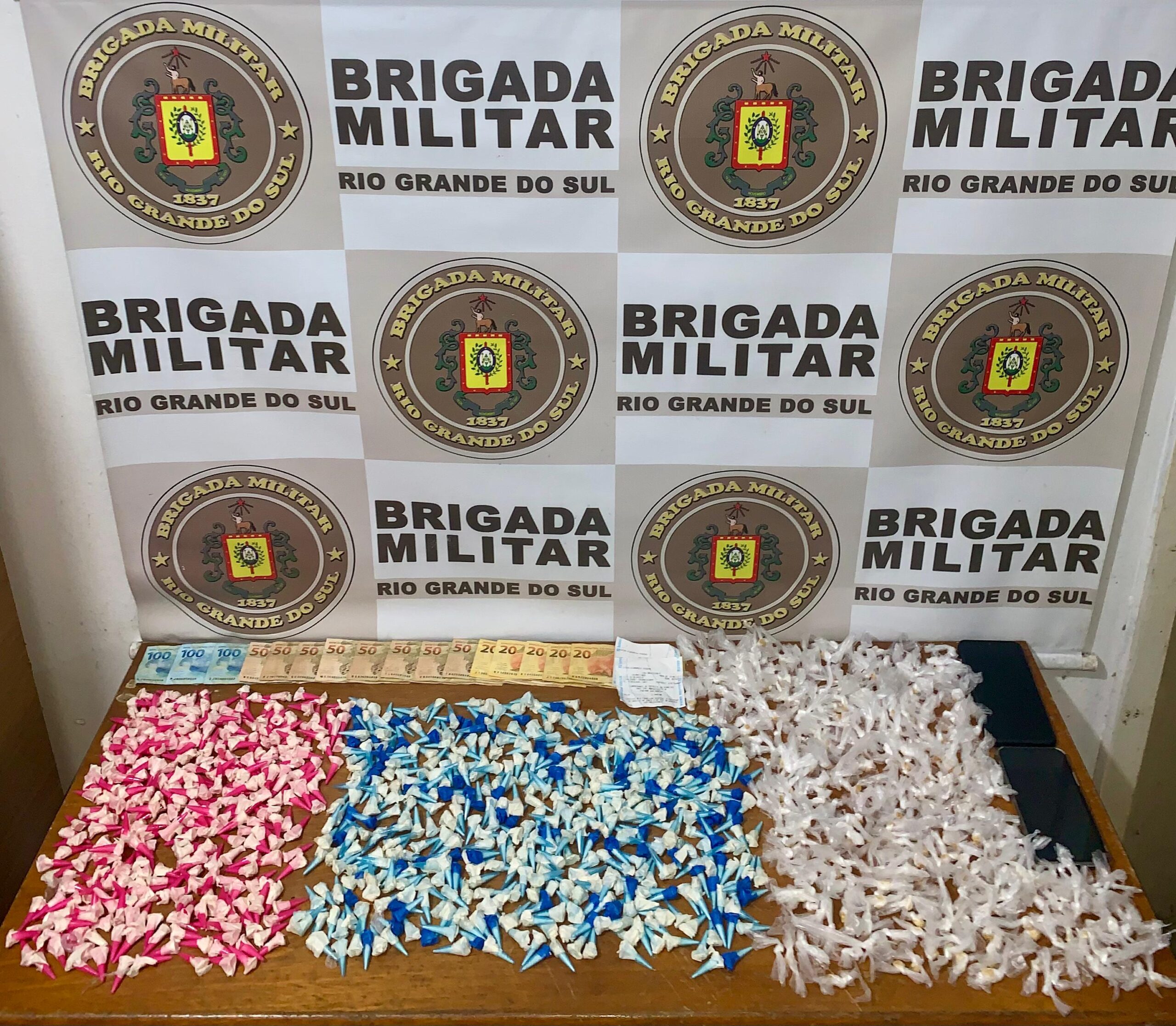 Brigada Militar apreende mais de 1.100 porções de drogas em Cidreira