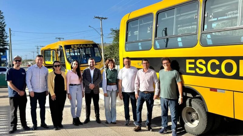 Mostardas reforça frota do transporte escolar com dois novos ônibus