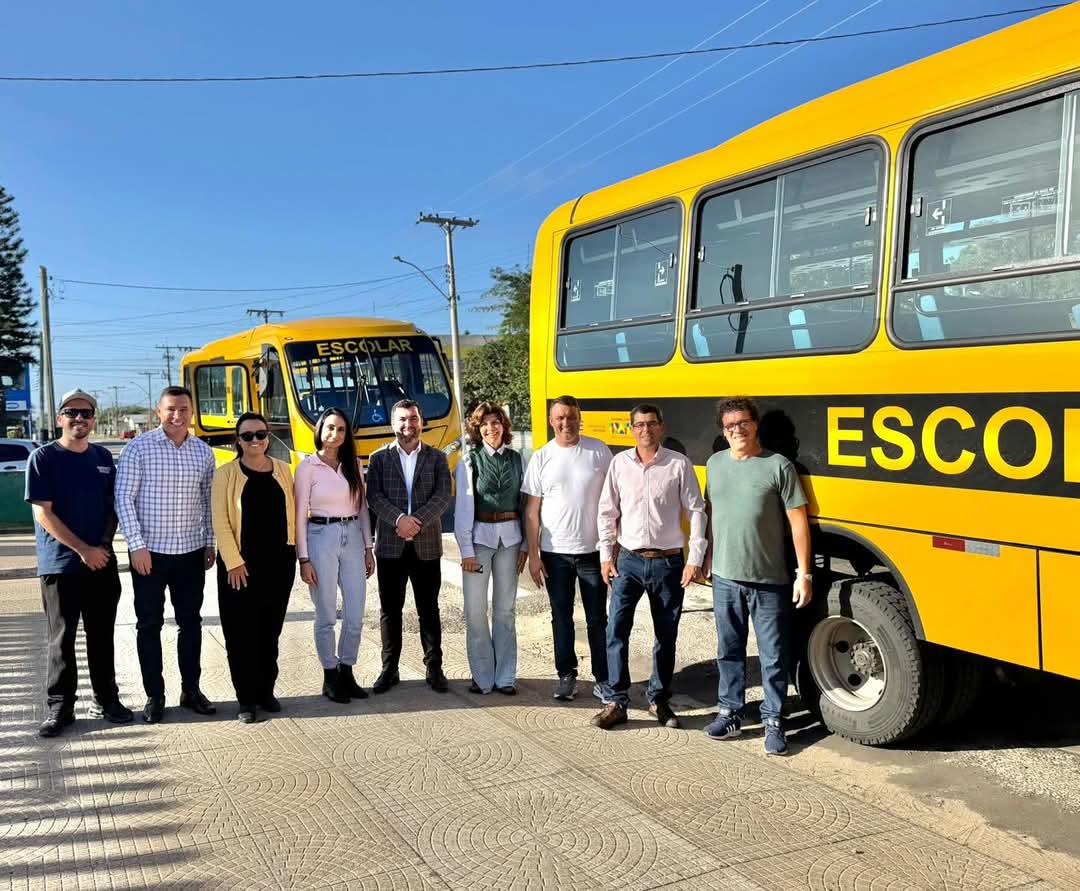 Mostardas reforça frota do transporte escolar com dois novos ônibus